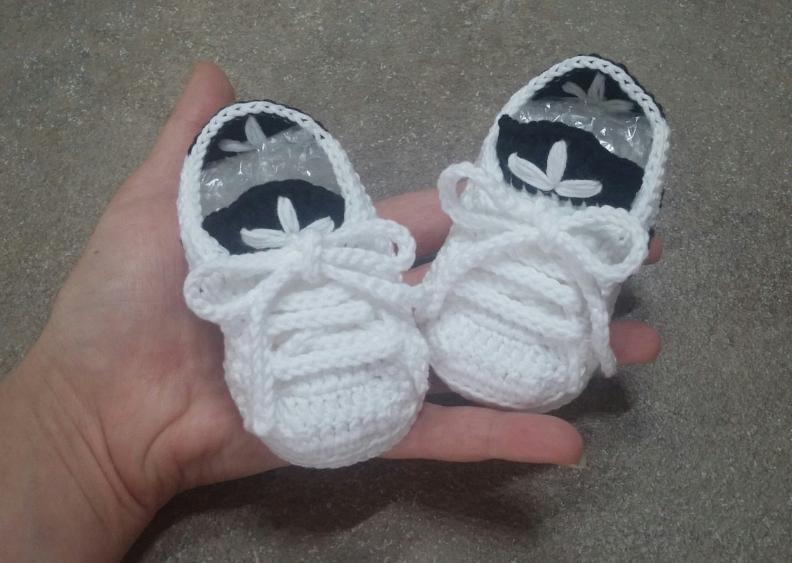 Crochet baby shoes in pure cotton, crochet sportwear,newborn shoes